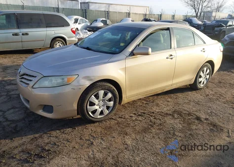 2011 Toyota Camry Le z USA, uszkodzony, nr VIN 4T1BF3EK1BU209970